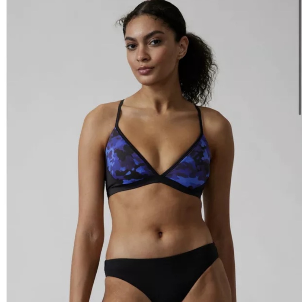 New with tags Athleta freestyle camo bikini top cloud camo dress blue Large